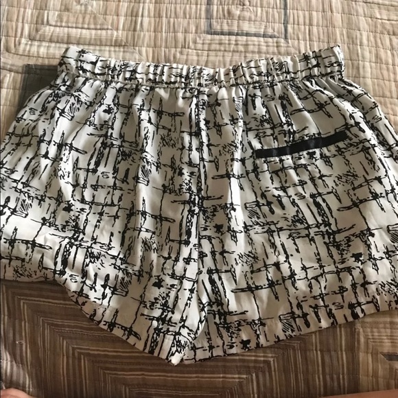 Silky shorts - Picture 2 of 2